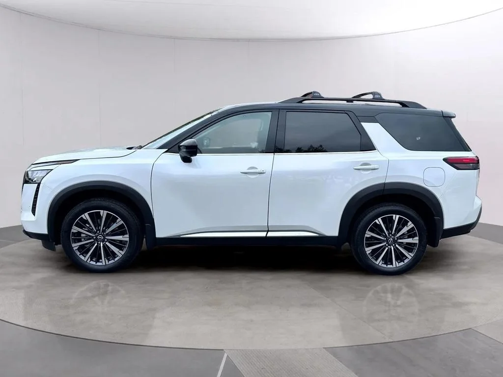 New 2026 Everest White Pearl/Black Nissan Platinum image 6