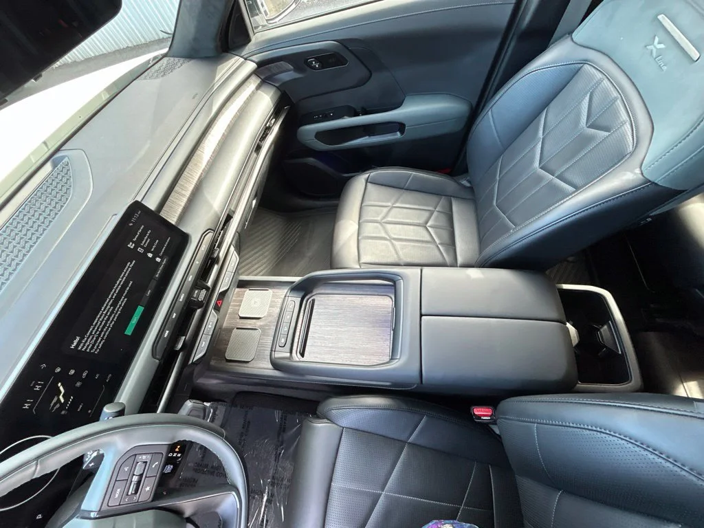 Used 2027 White Kia  image 14