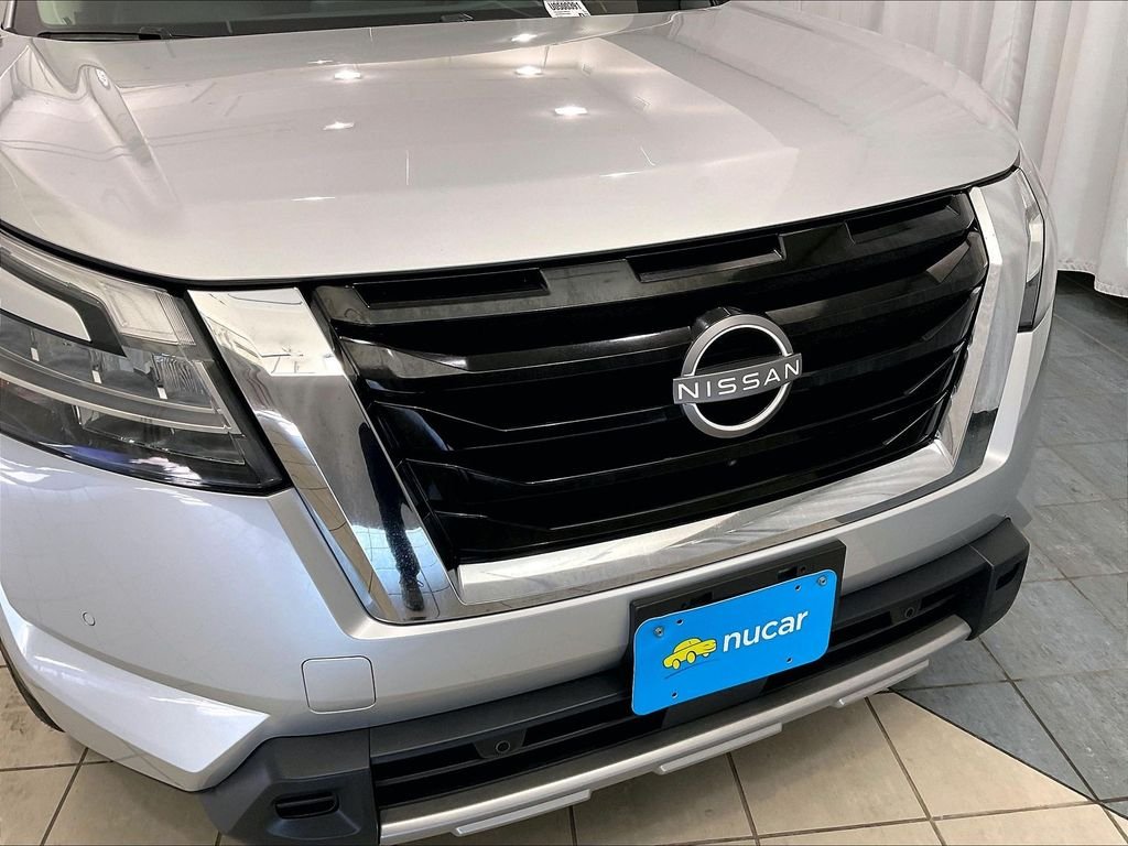 Used 2023 Silver Nissan Platinum image 33