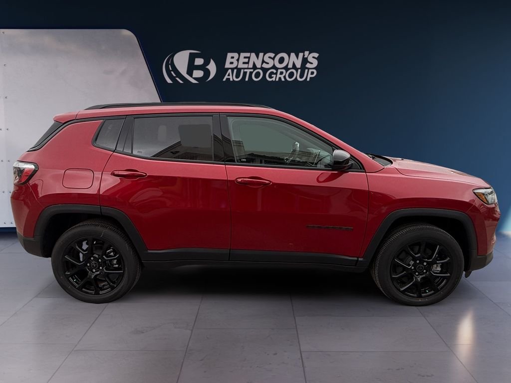 New 2026 Red Hot Pearl-Coat Exterior Paint Jeep Latitude image 6