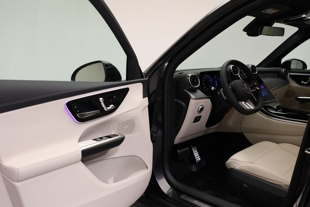 Used 2027  Mercedes-Benz GLC 300 image 34