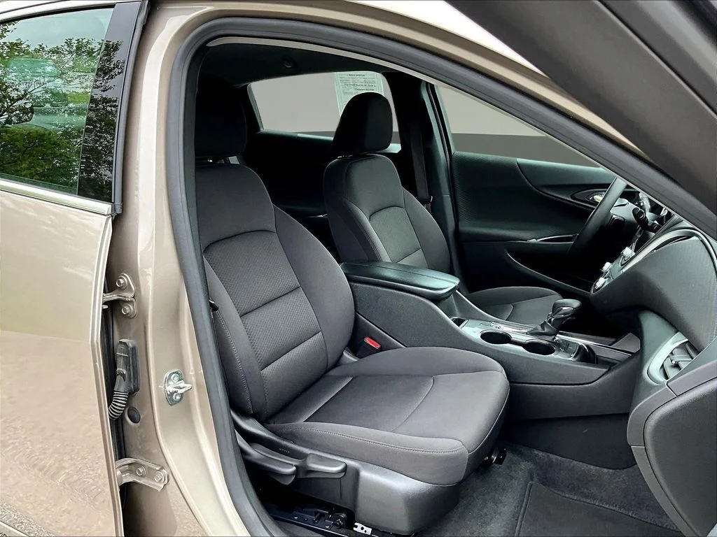 Used 2023 Gray Chevrolet LT image 30