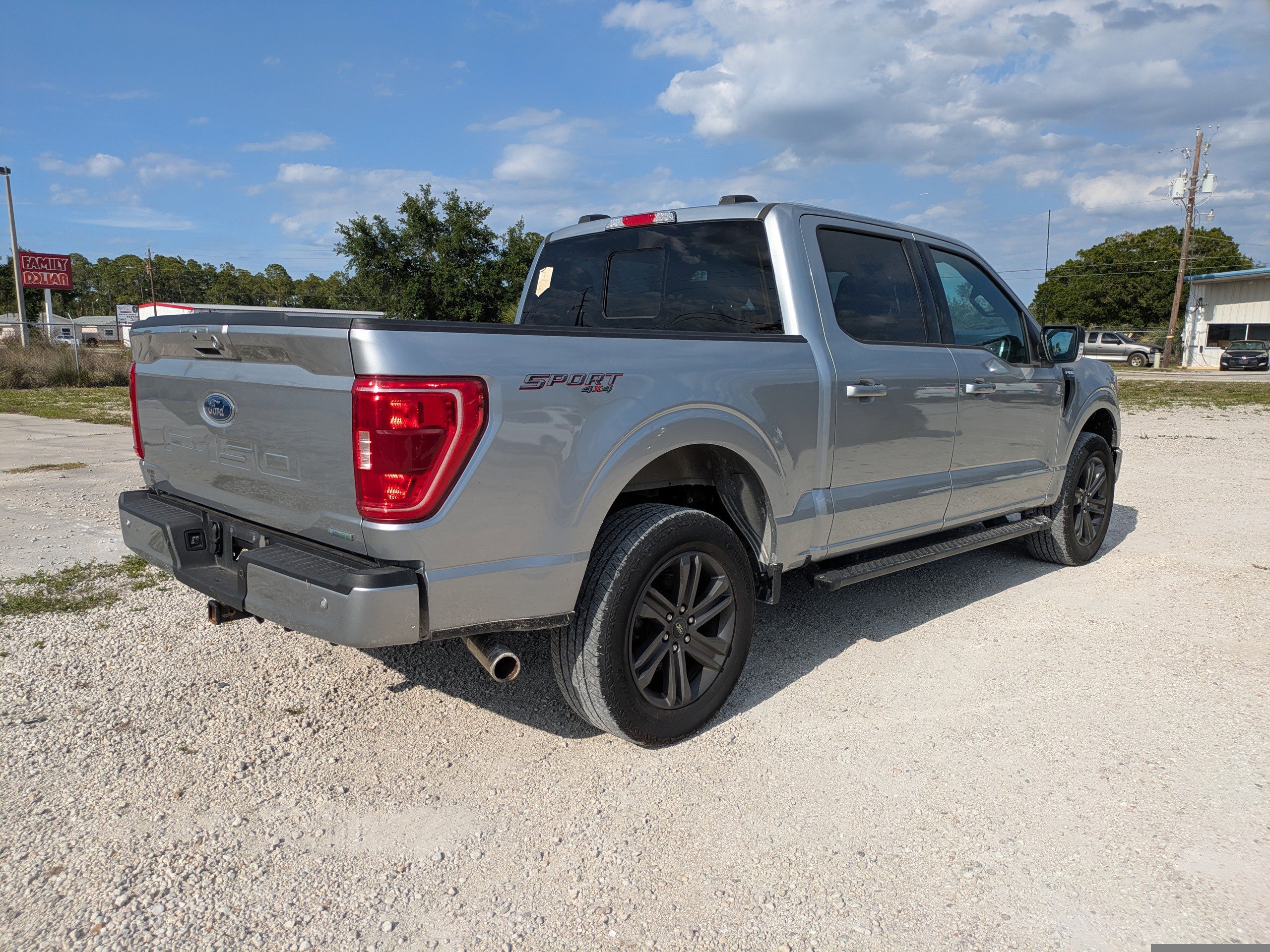 Used 2023  Ford XLT image 4