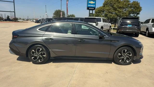 Used 2024 Gray Hyundai SEL image 9