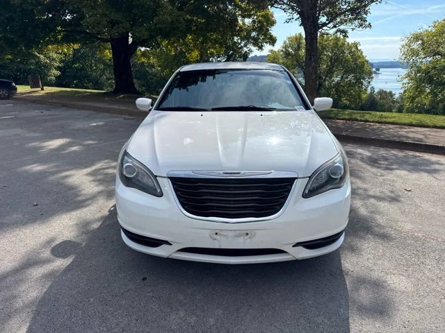 Used 2014 White Chrysler Touring image 2