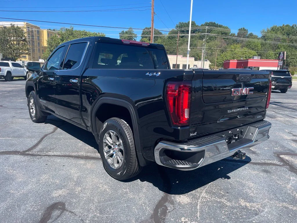 Used 2025 Onyx Black GMC SLT image 8