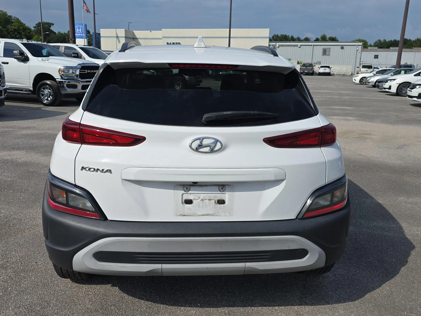 Used 2022 Lunar White Hyundai SEL image 4
