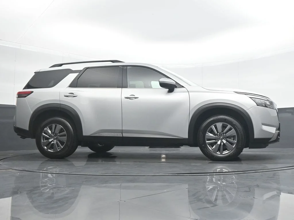 Used 2025 Silver Nissan SV image 32
