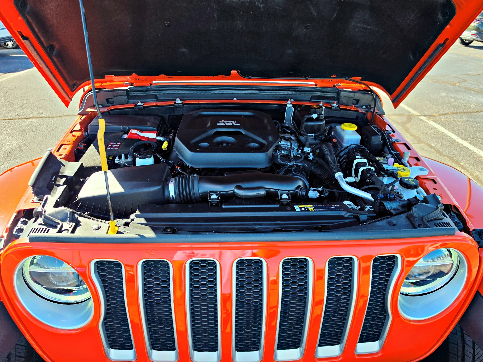 Used 2018 Punkn Metallic Clearcoat Jeep Sahara image 27