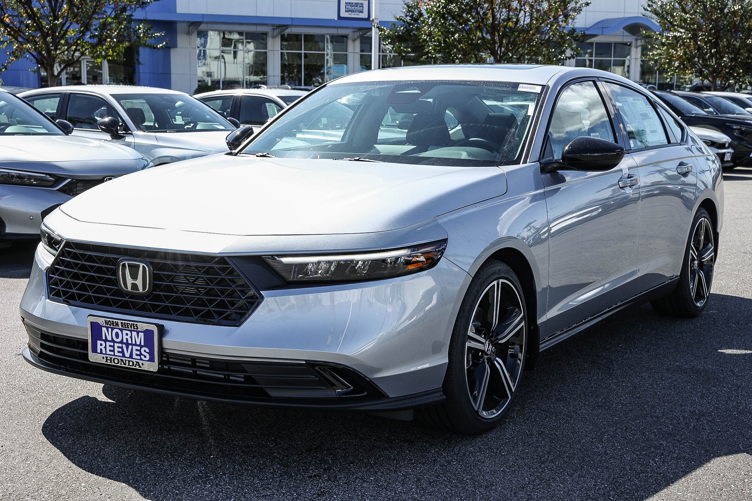 New 2026 Solar Silver Metallic Honda SE CVT image 3