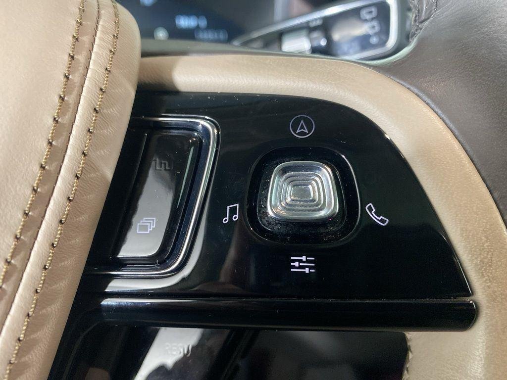 Used 2022 Green Metallic Lincoln Reserve image 23