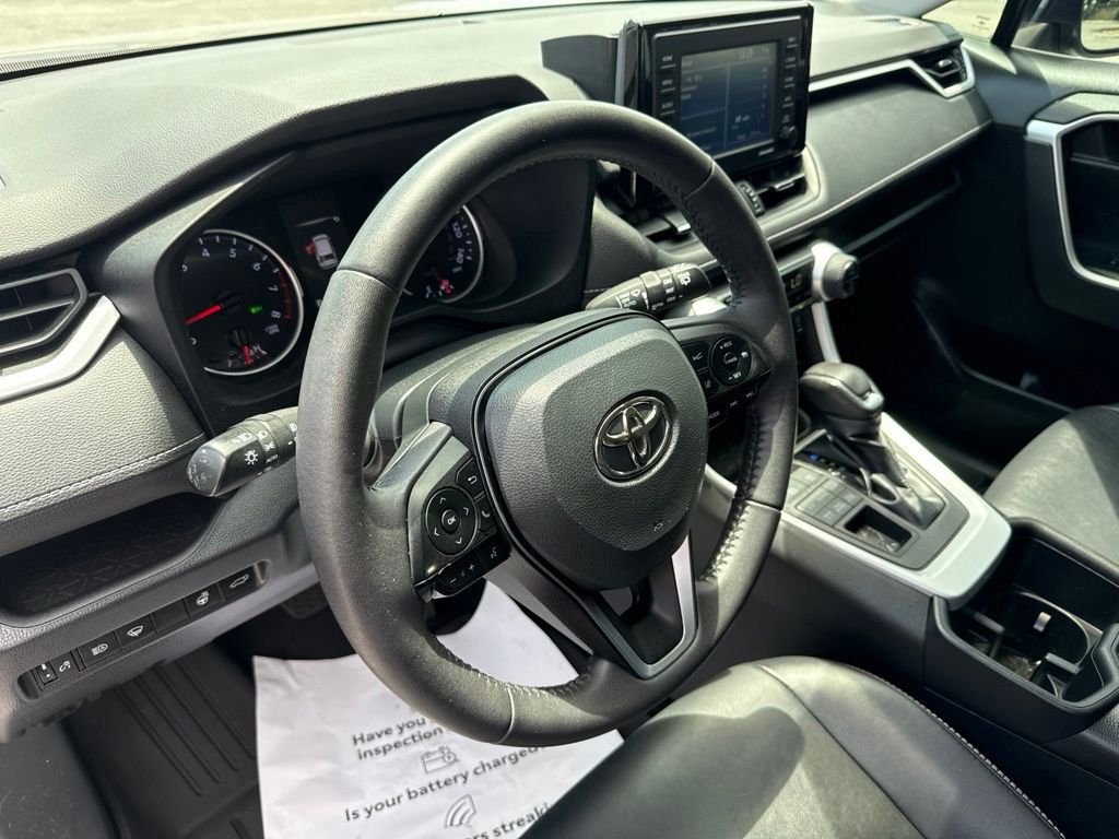 Used 2022 Silver Toyota XLE Premium image 10