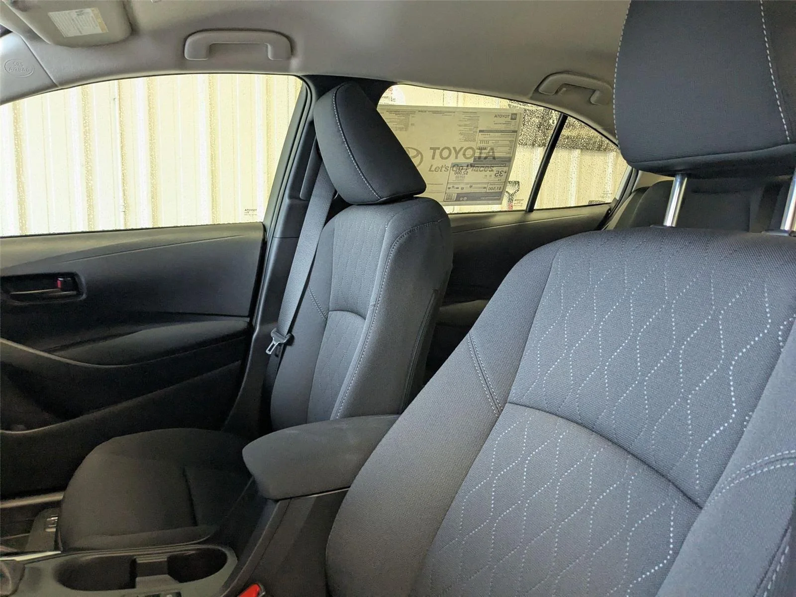 2025 Toyota Corolla LE - Photo 13