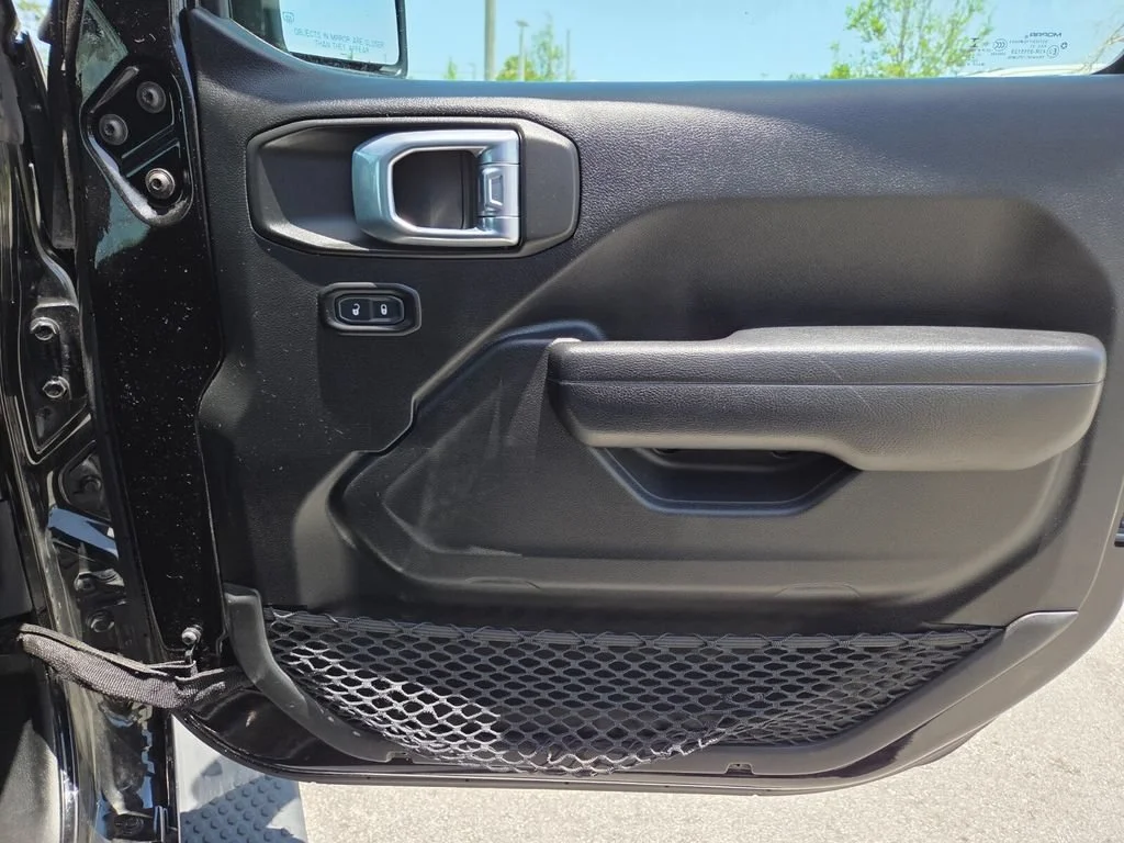 Used 2021 Black Clearcoat Jeep Sport S image 28