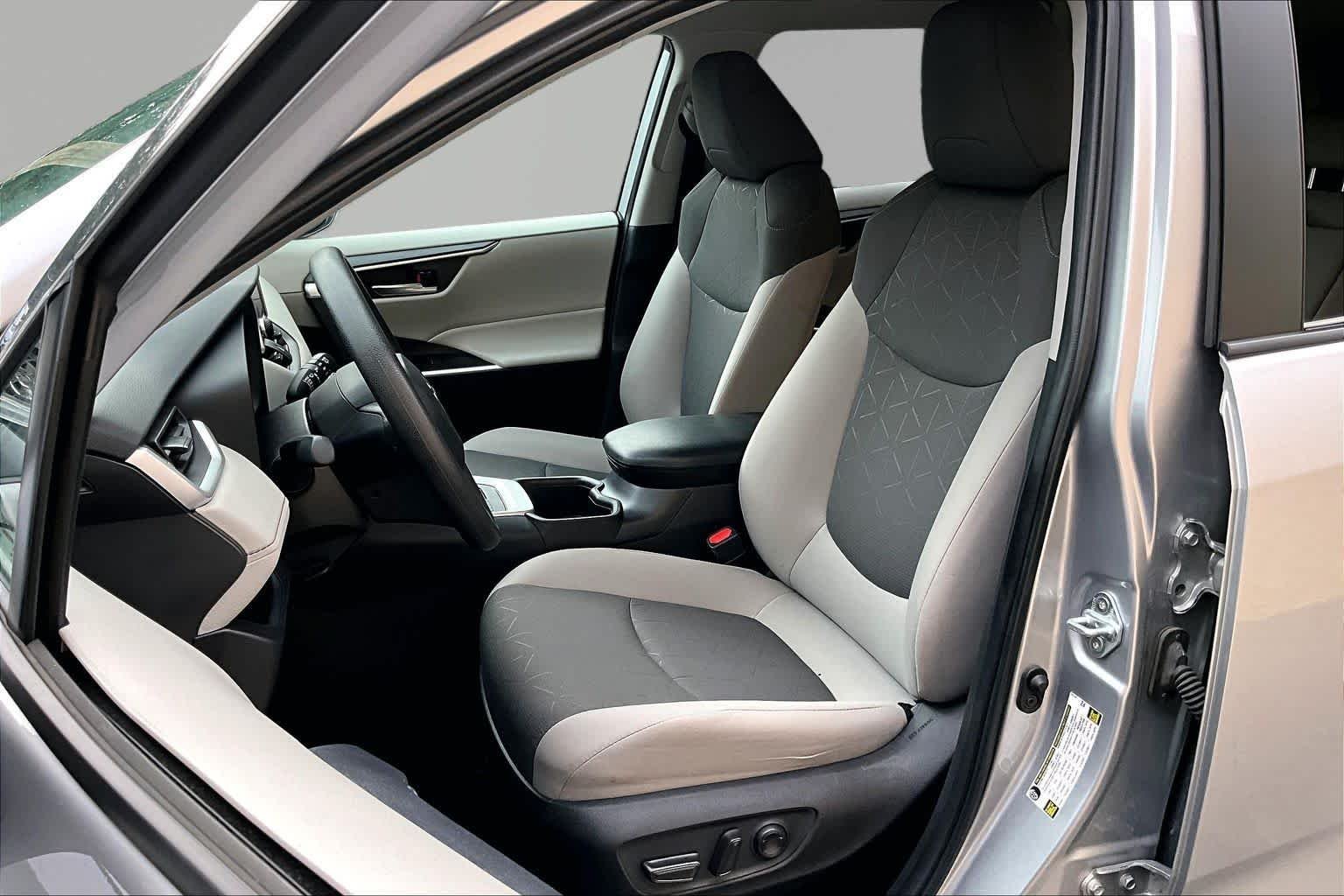 Used 2025 Silver Sky Metallic Toyota XLE image 8