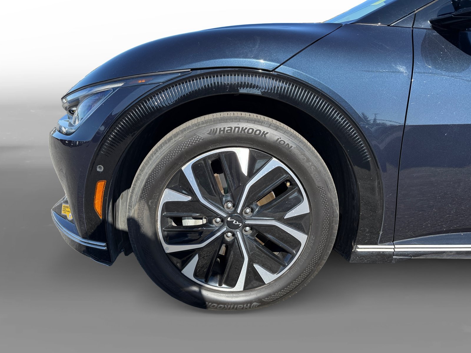 Used 2022 Blue Kia Wind image 9