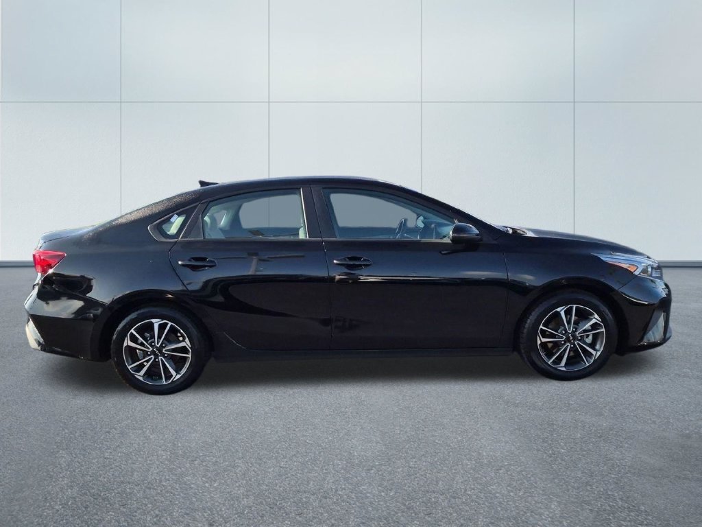 2023 Kia Forte LXS - Photo 7