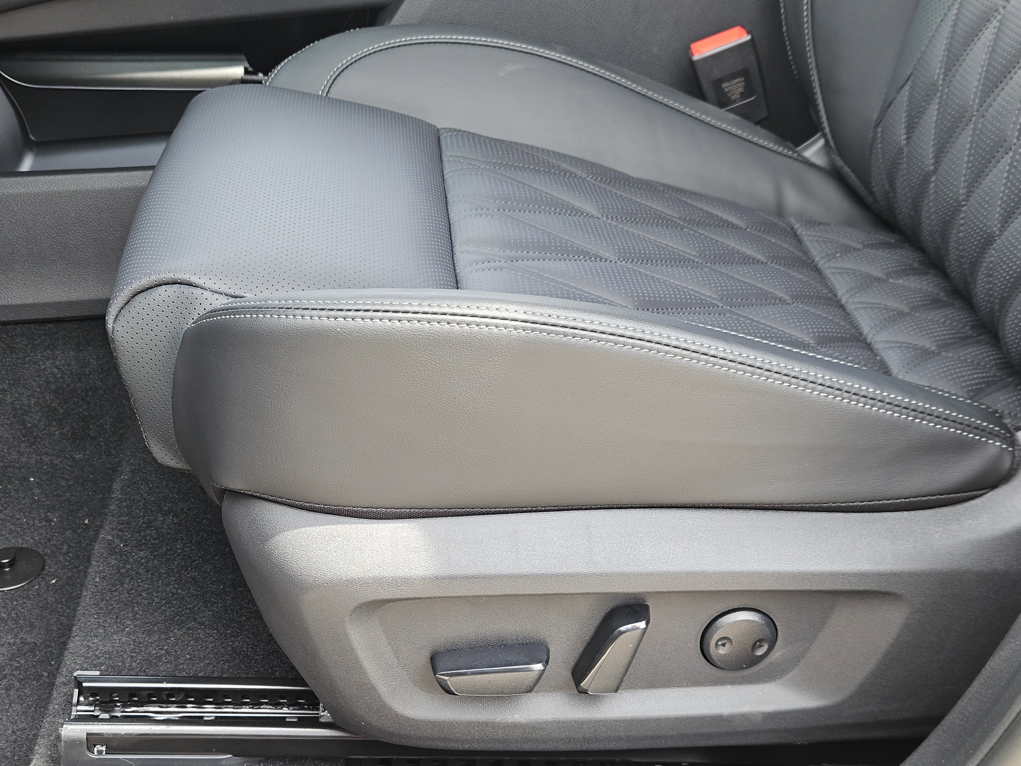 New 2026 Super Black Nissan Platinum image 24
