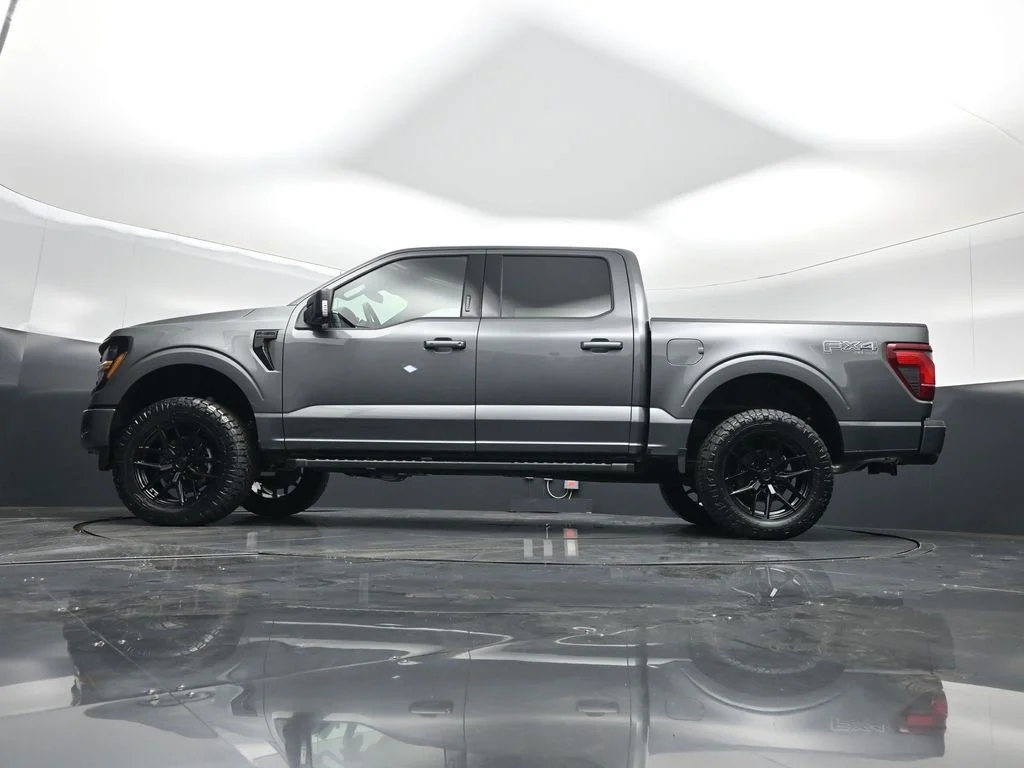 New 2026 Carbonized Gray Metallic Ford XLT image 7