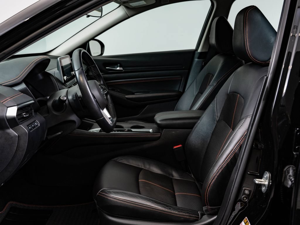 Used 2019 Super Black Nissan 2.5 SR image 21
