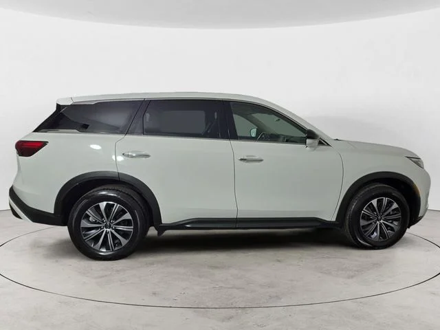 Used 2024 White INFINITI PURE image 6