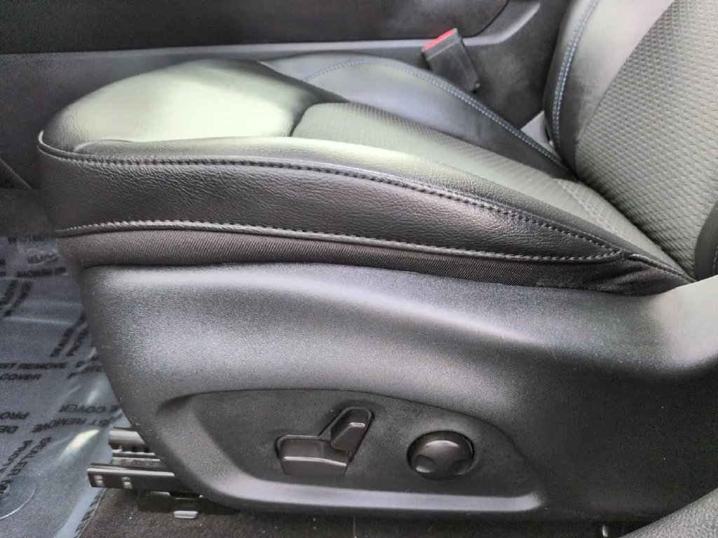 Certified Used 2022 Gray Jeep Latitude image 17