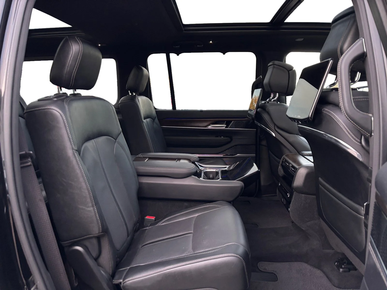 Certified Used 2023 Black Jeep 4x4 image 18