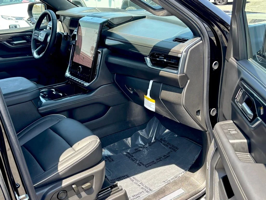 Used 2025 Onyx Black GMC Elevation image 30