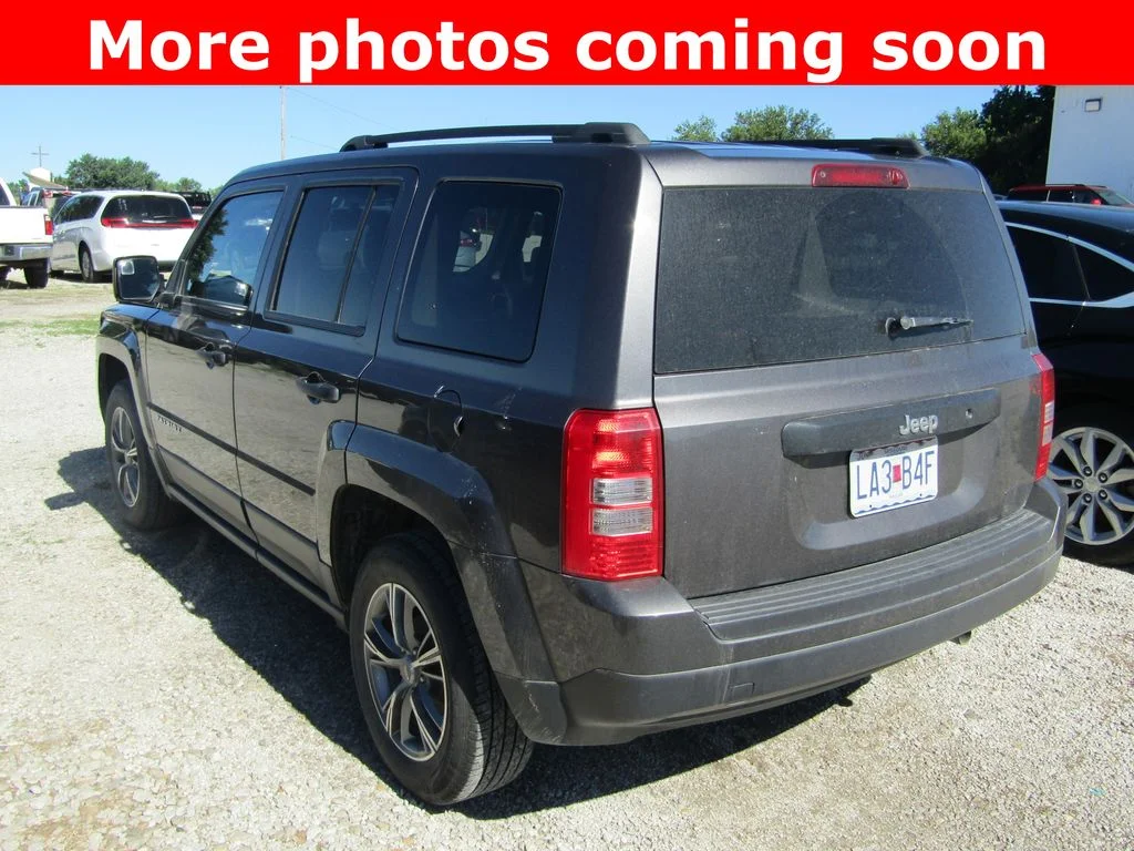 Used 2015 Gray Jeep Sport image 3