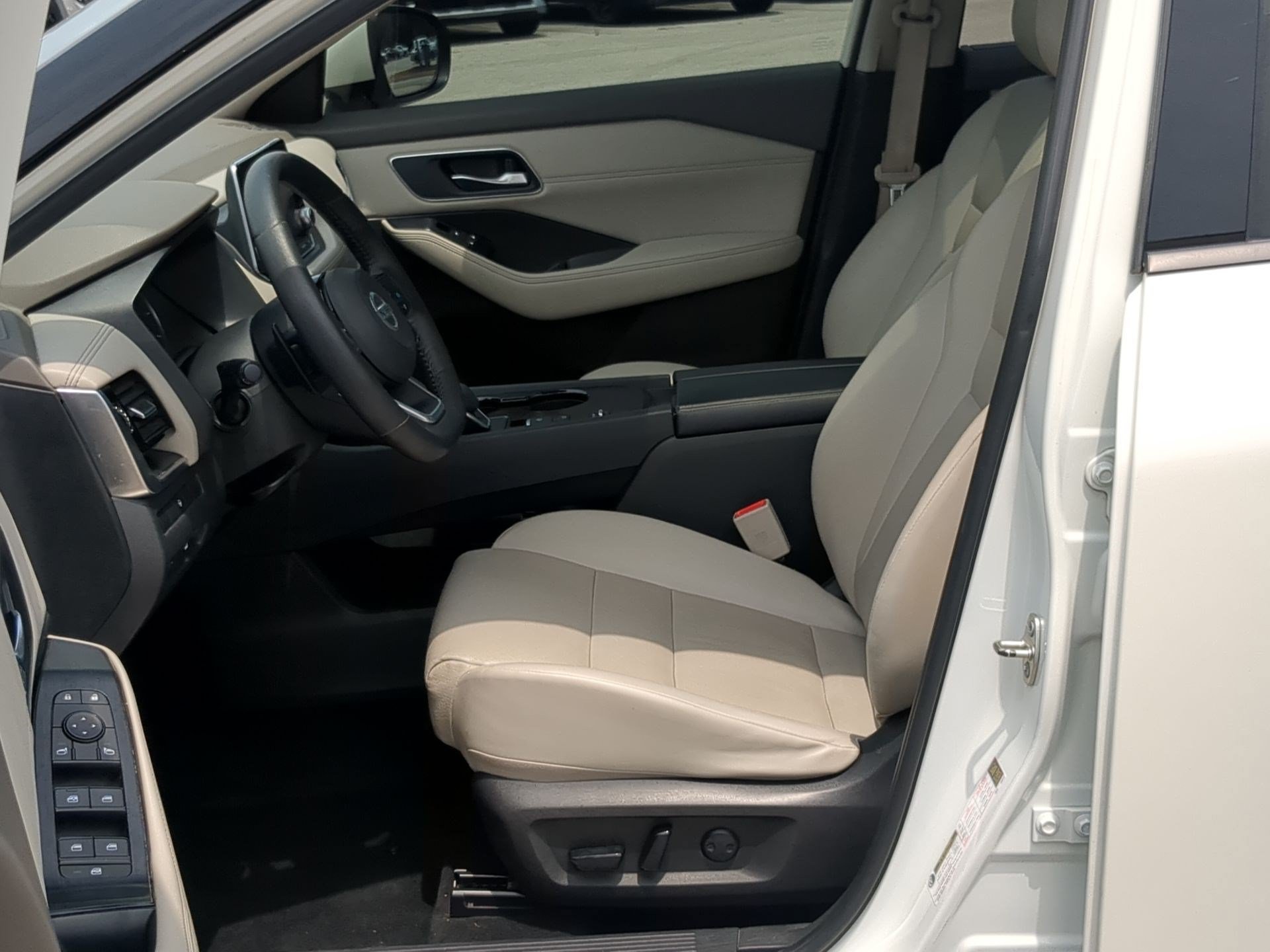 2021 Nissan Rogue SV - Photo 11