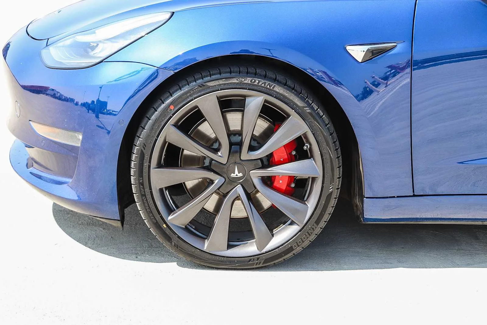 Used 2020  Tesla Performance image 11