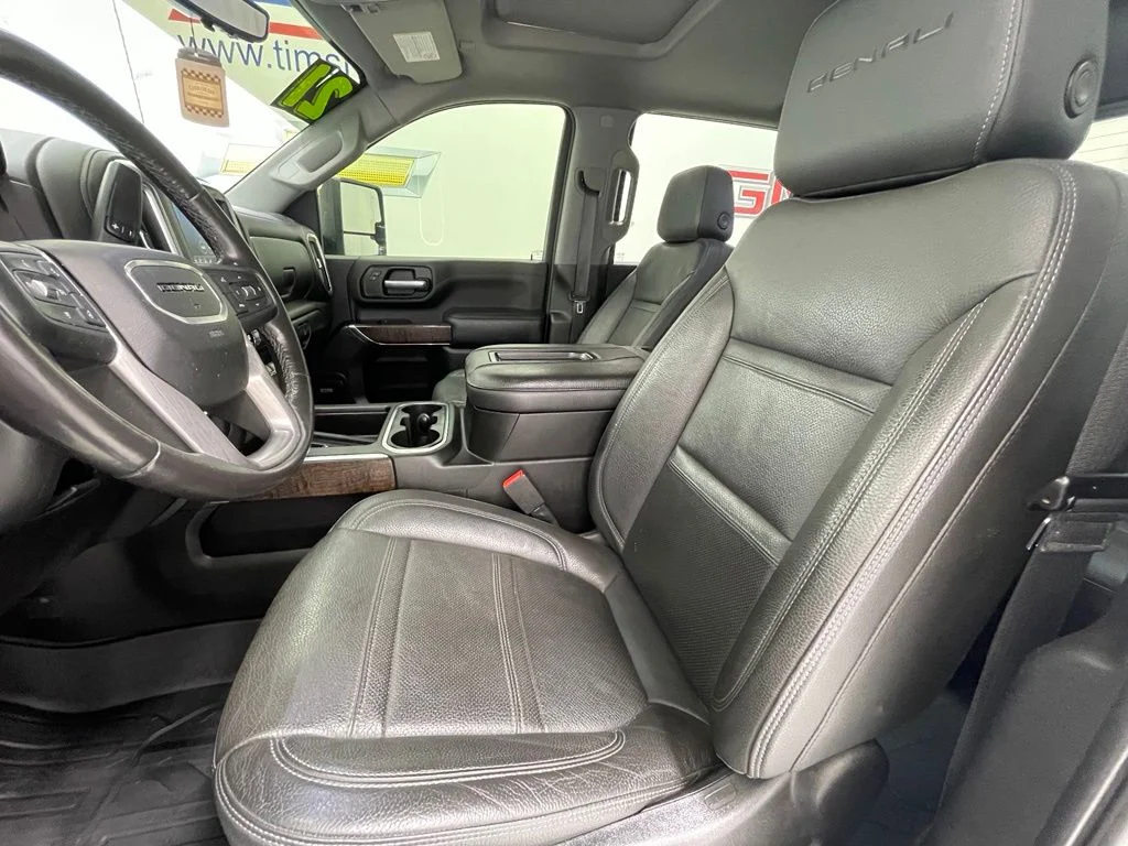 Used 2021 White GMC Denali image 21