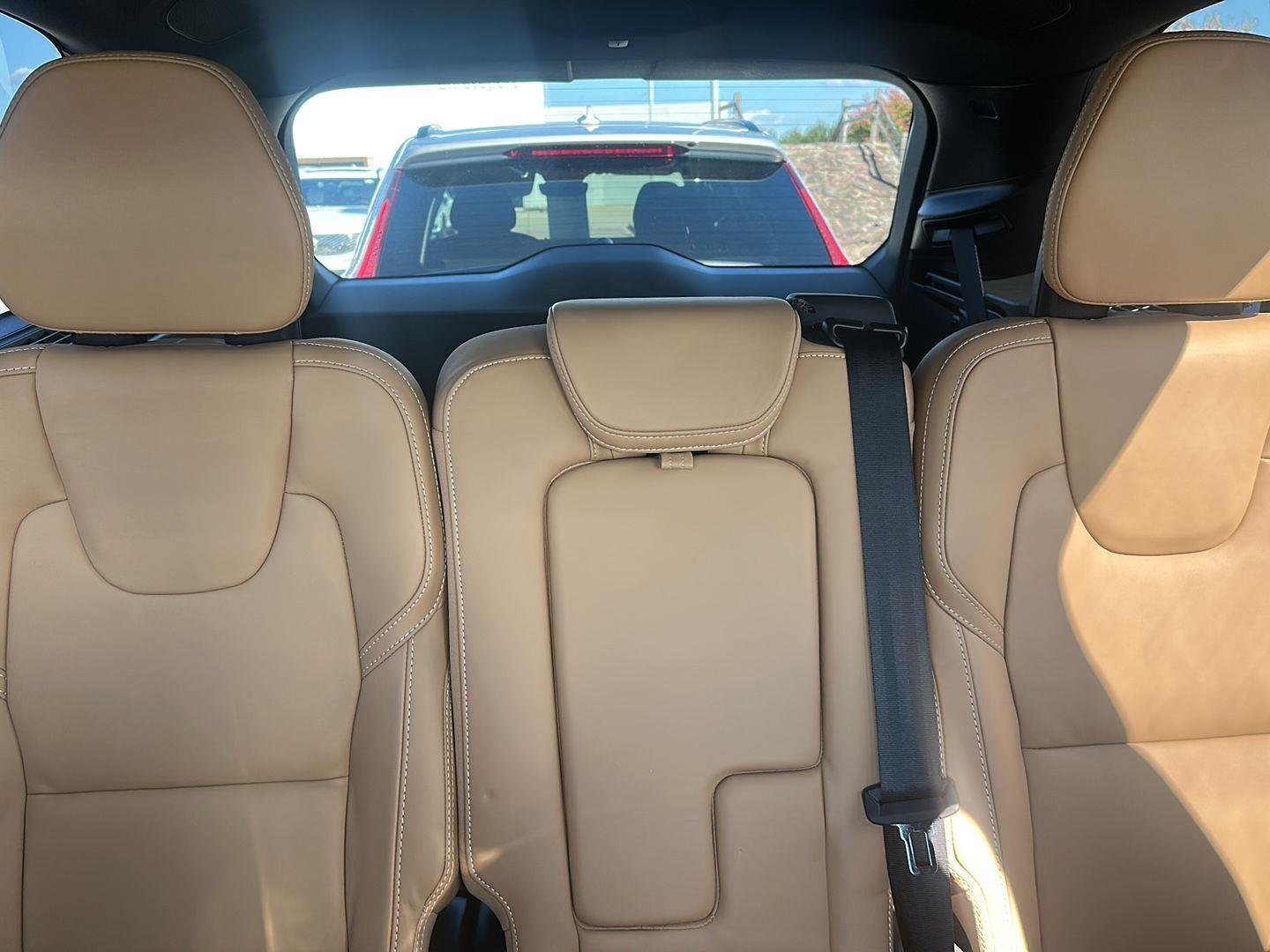 Used 2025 Crystal White Metallic Volvo Ultra image 7