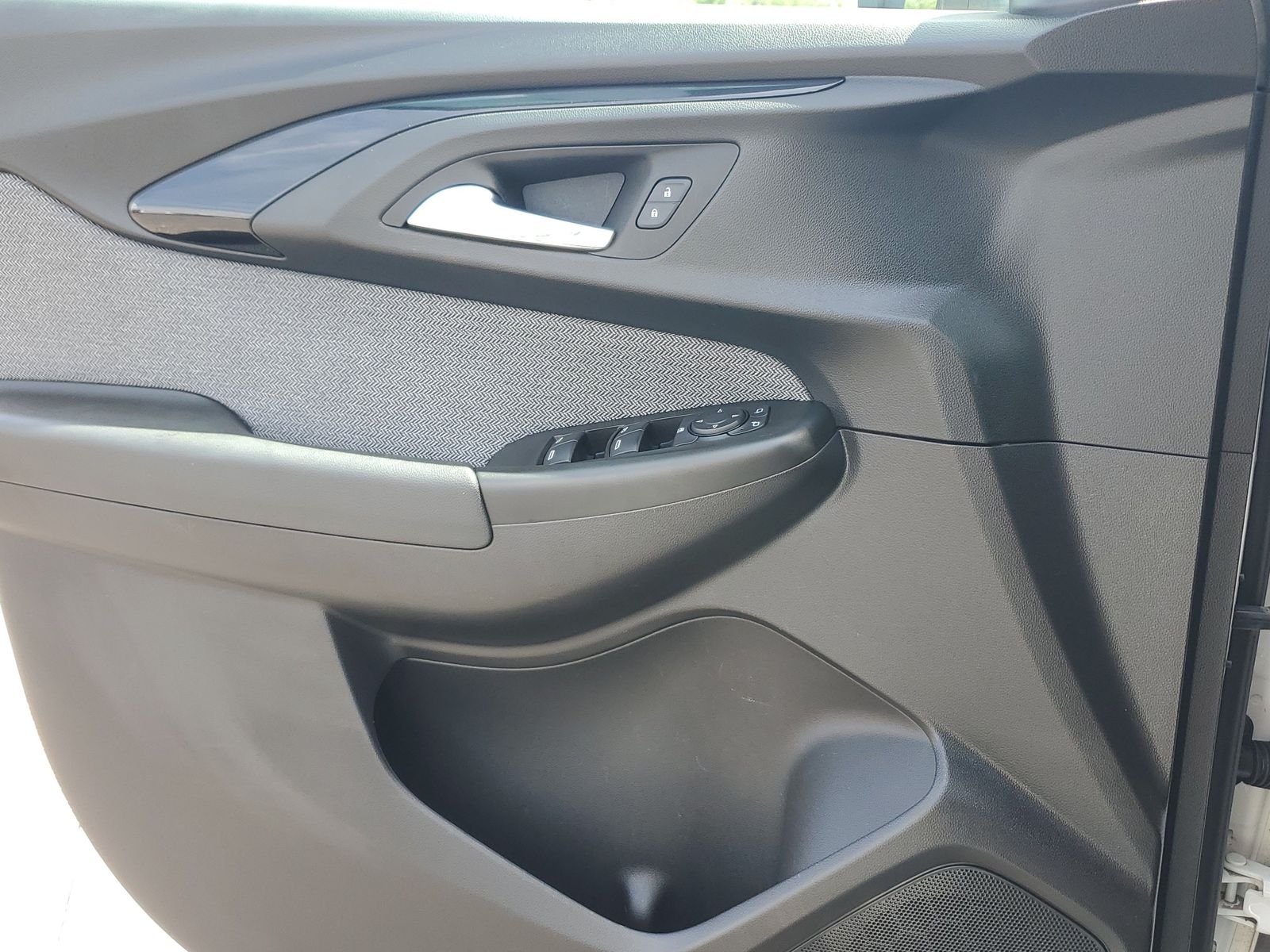 Used 2022 White Chevrolet LS image 19