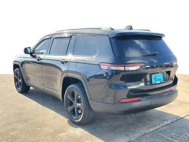 Used 2023 Black Jeep Altitude image 3