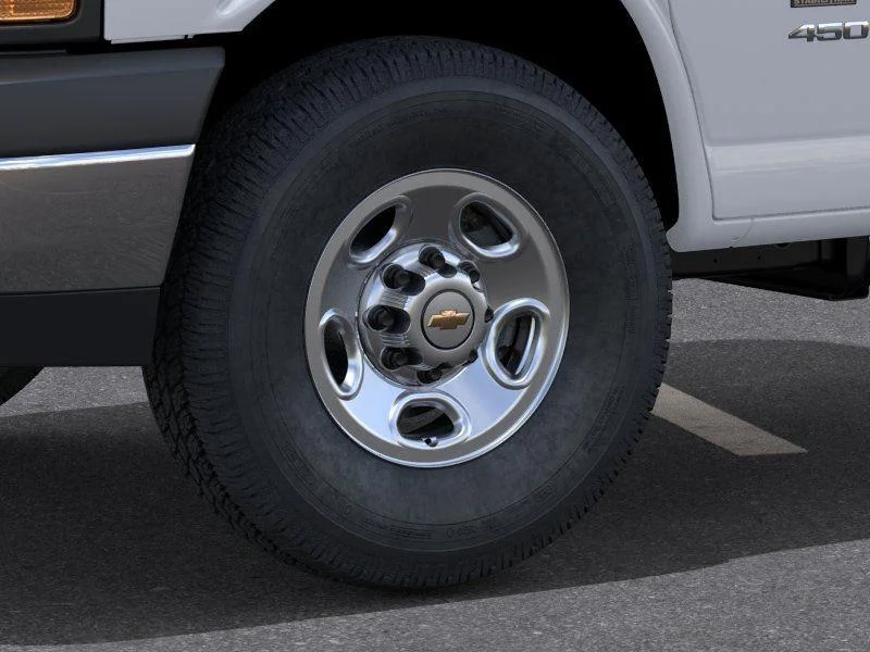 New 2025 Summit White Chevrolet 1WT image 9