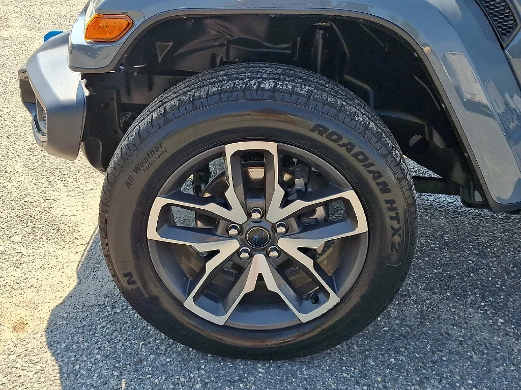 Used 2024 Anvil Clear Coat Jeep Sport S image 29