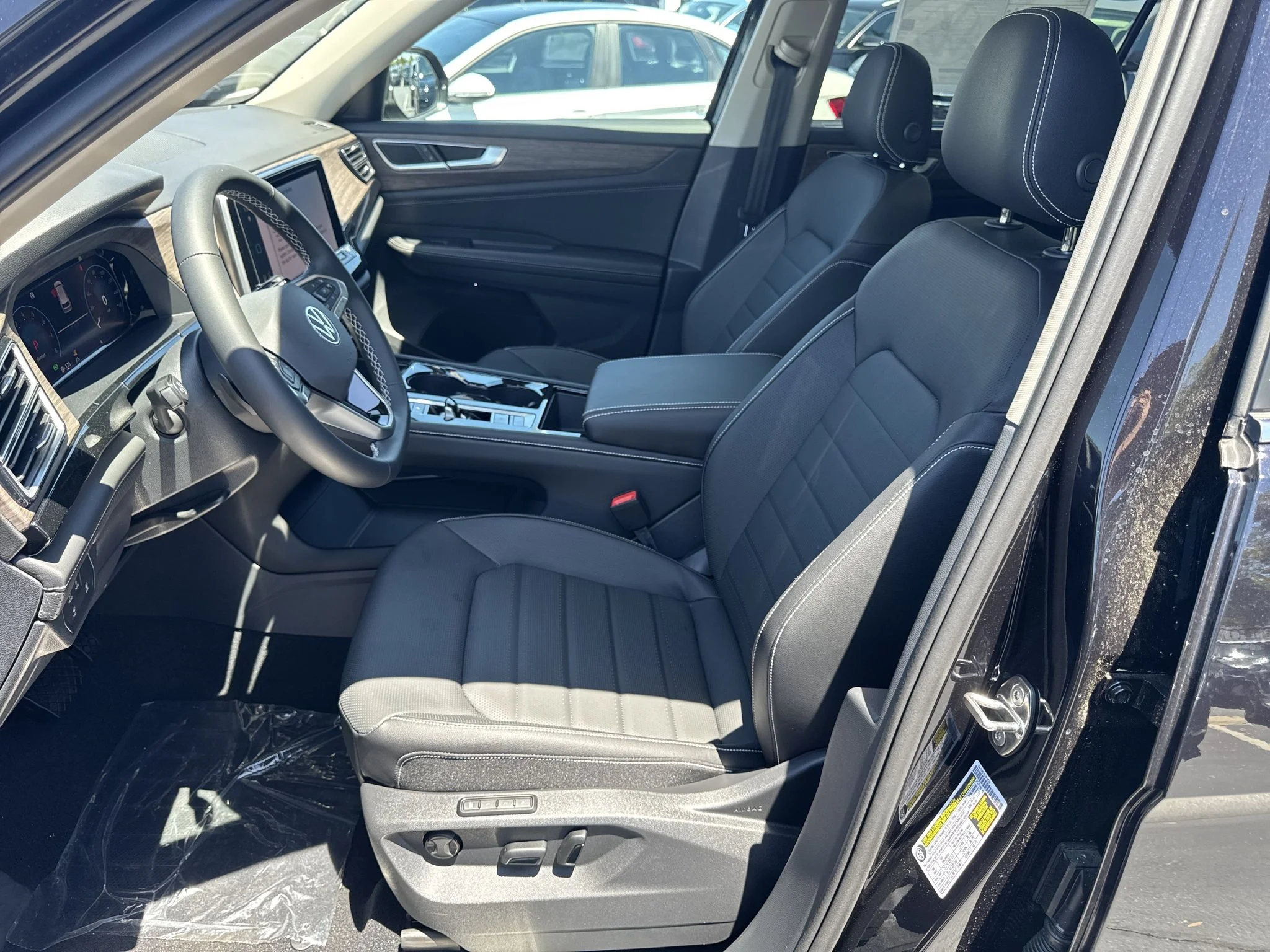 New 2026 Deep Black Pearl Volkswagen 2.0T SEL image 15