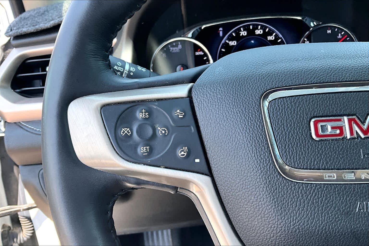 Used 2018 White Frost Tricoat GMC Denali image 20