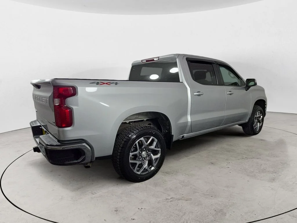 Used 2021 Silver Chevrolet LT image 5