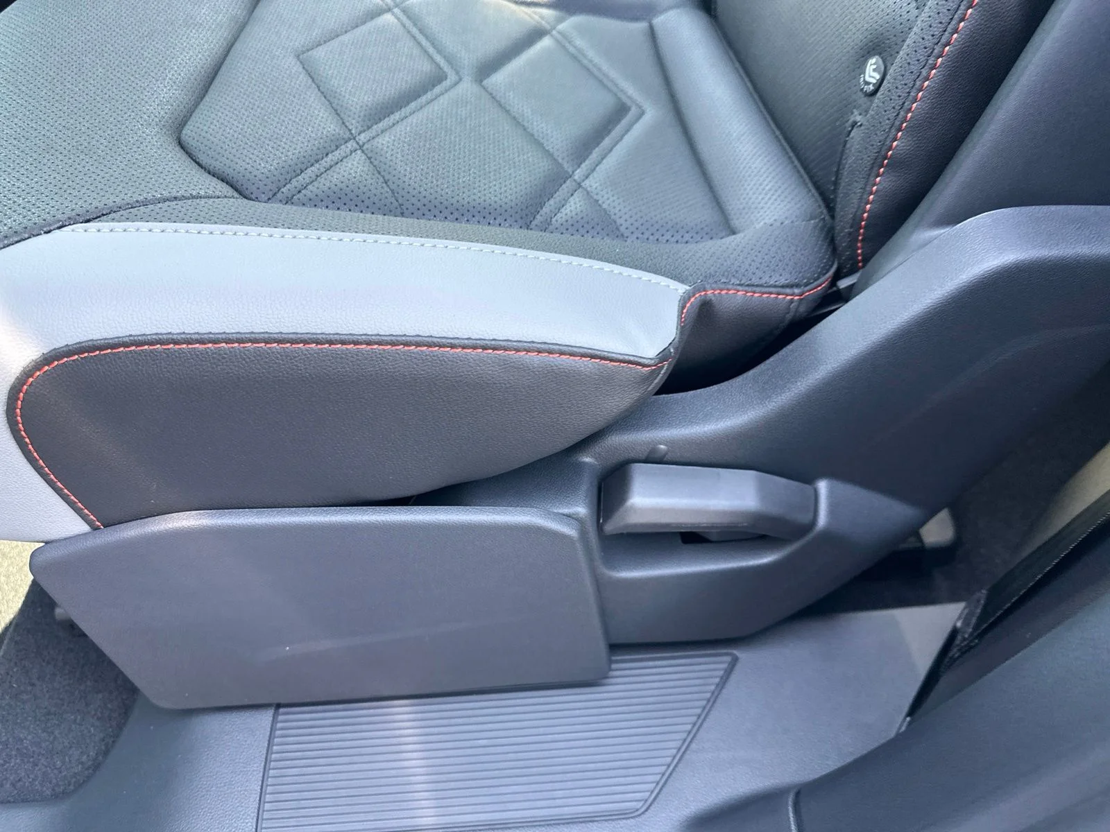 New 2026 White/off-white Volkswagen 2.0T Peak Edition image 25