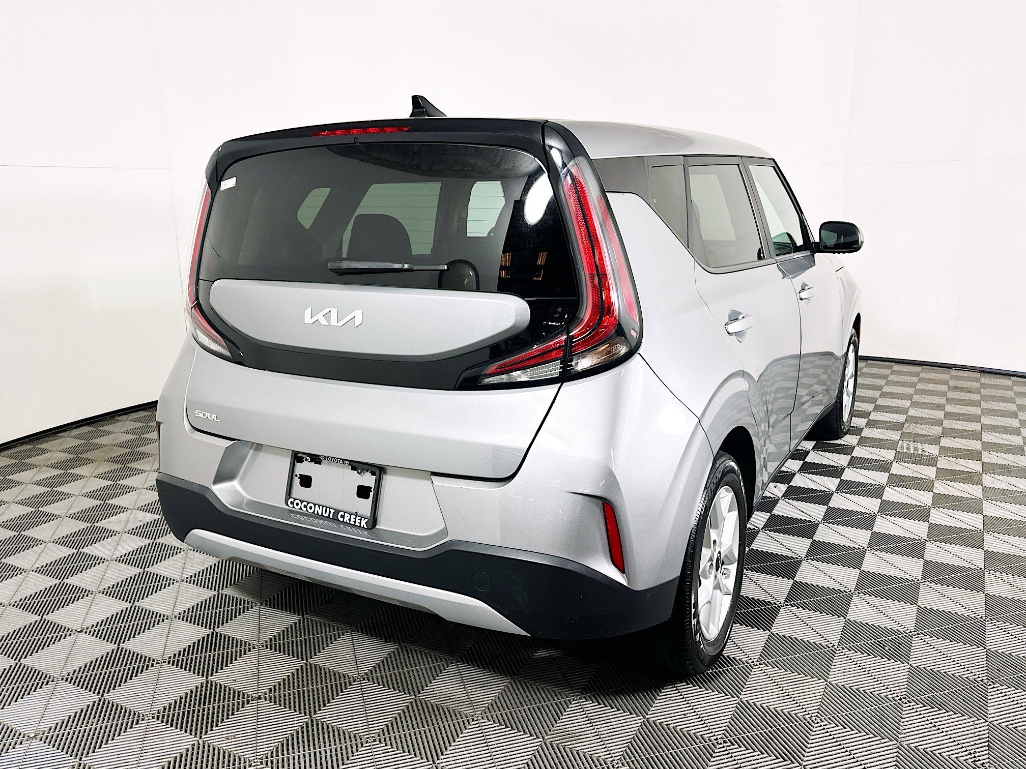 Used 2024 Steel Gray Kia LX image 3