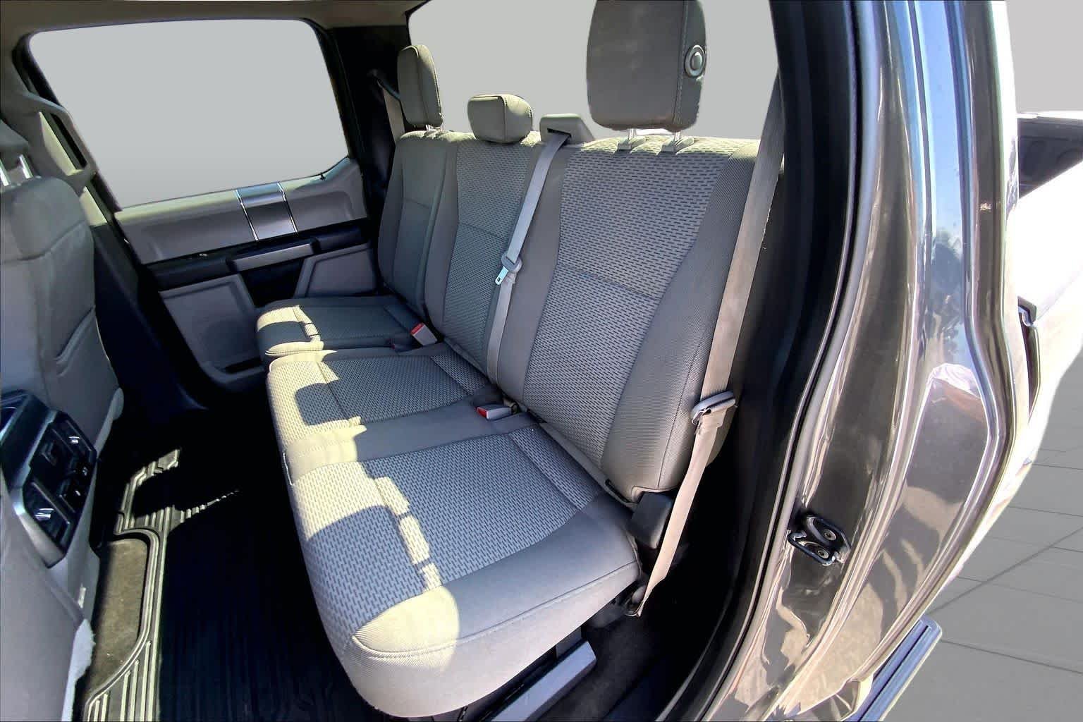 Used 2018 Magnetic Metallic Ford XLT image 19