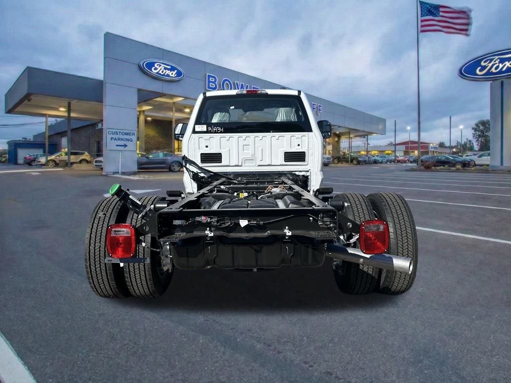 New 2025 Oxford White Ford XL image 4