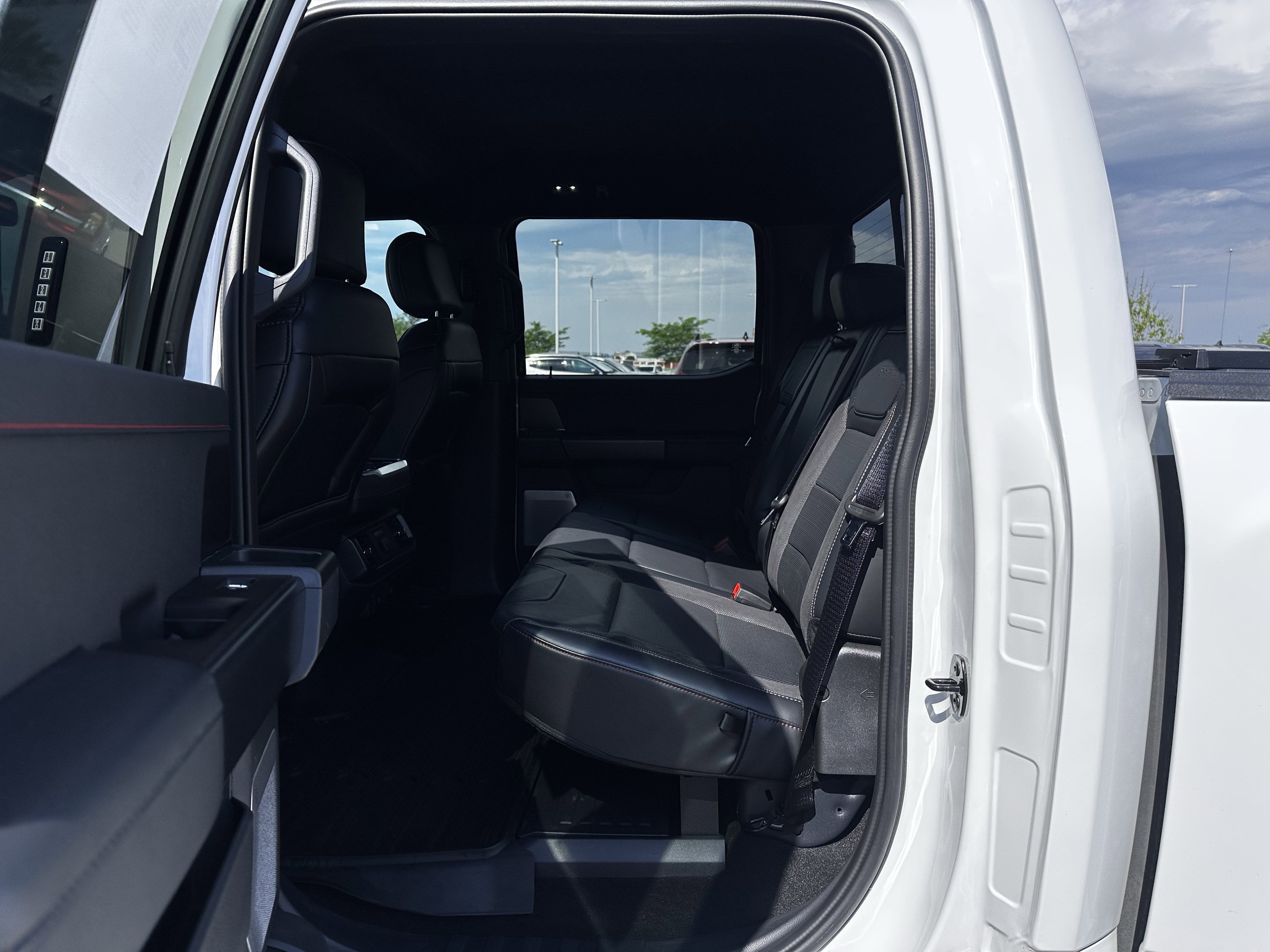 Used 2024 Oxford White Clearcoat Ford Raptor image 19