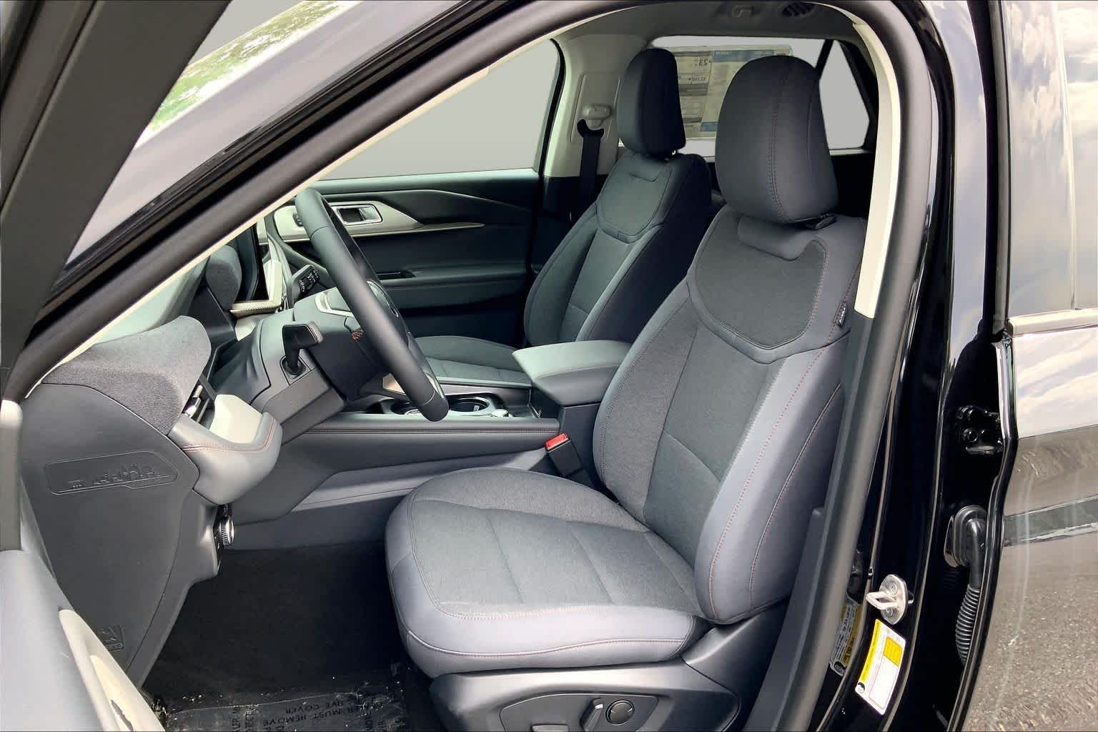 2026 Ford Explorer Active - Photo 13