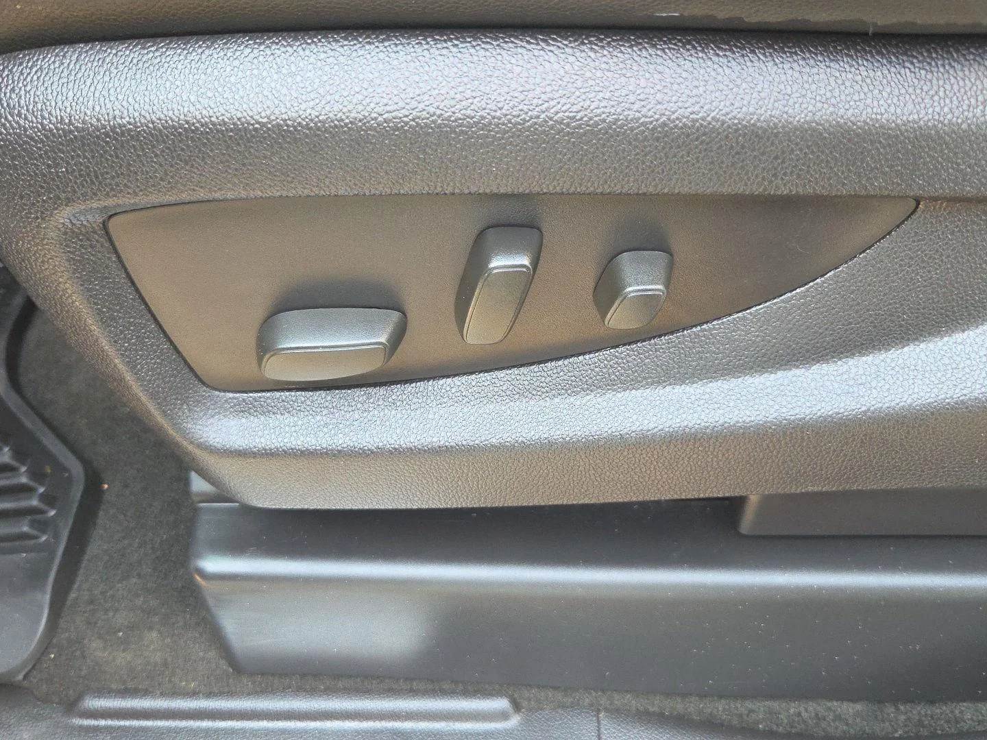 Used 2015 SUMMIT WHITE Chevrolet LT image 16