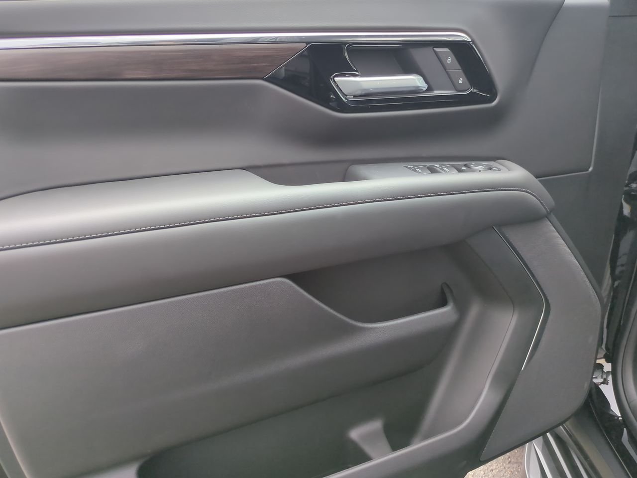 2026 Chevrolet Suburban LS - Photo 22