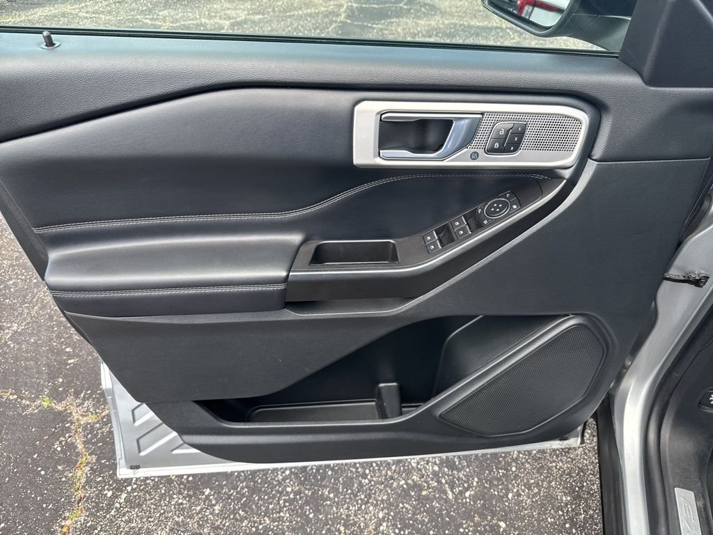 Used 2020 Silver Ford Limited image 30