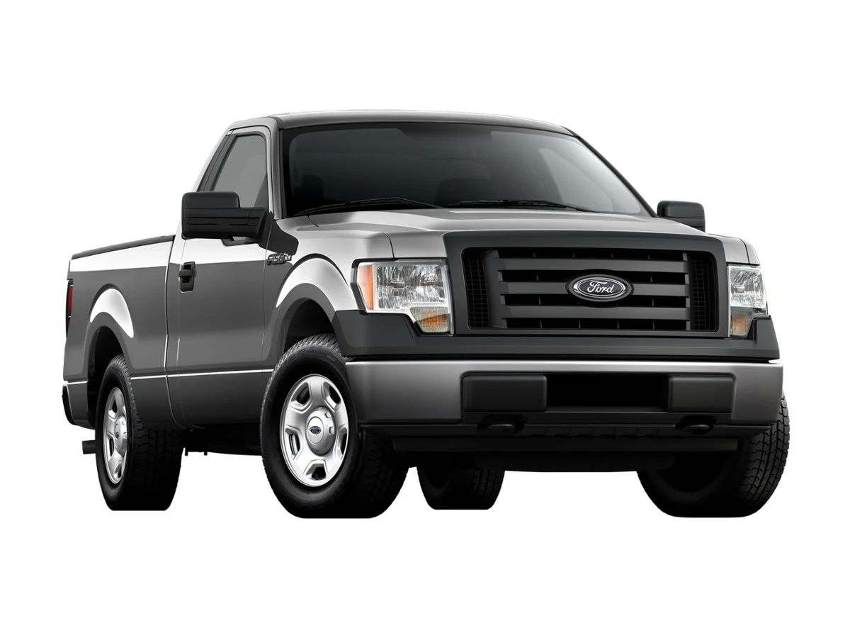Used 2010 White Ford  image 1